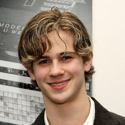 Connor Paolo- Wiki, Age, Height, Net Worth, Girlfriend, Ethnicity